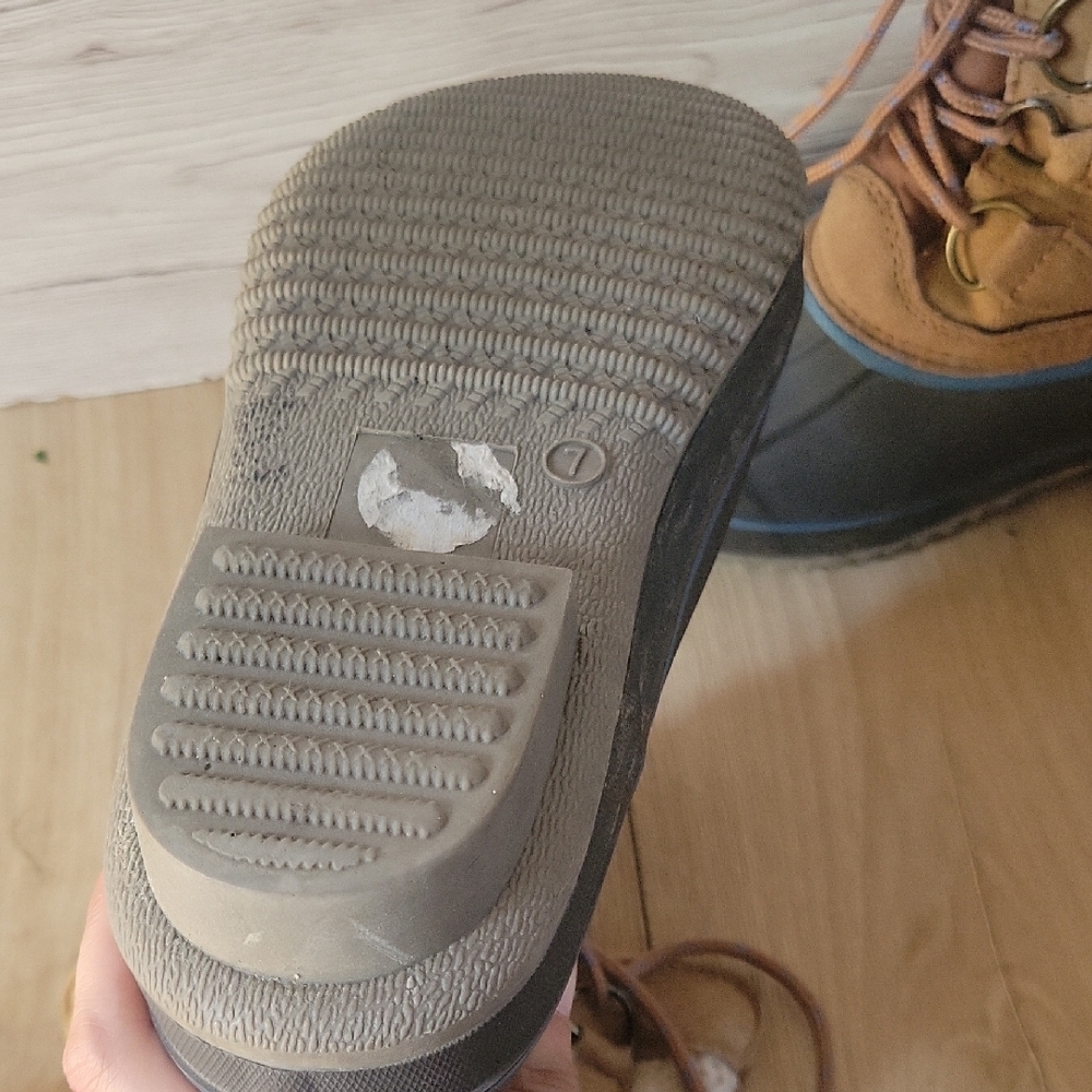 Women's Cozy Tan and Cream Winter Boots - Picture 3 of 4